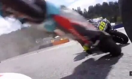 Pothuajse një tragjedi në Moto GP: Valentino Rossi i shpëton vdekjes