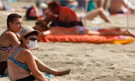 Me maskë edhe në plazh, bëhet e detyrueshme në ishujt spanjollë