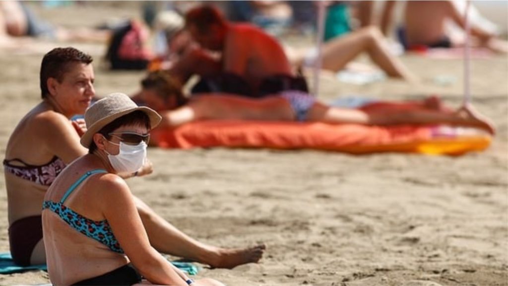 Me maskë edhe në plazh, bëhet e detyrueshme në ishujt spanjollë