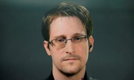 Publikoi dokumentet e NSA, Trump po mendon të falë Snowden