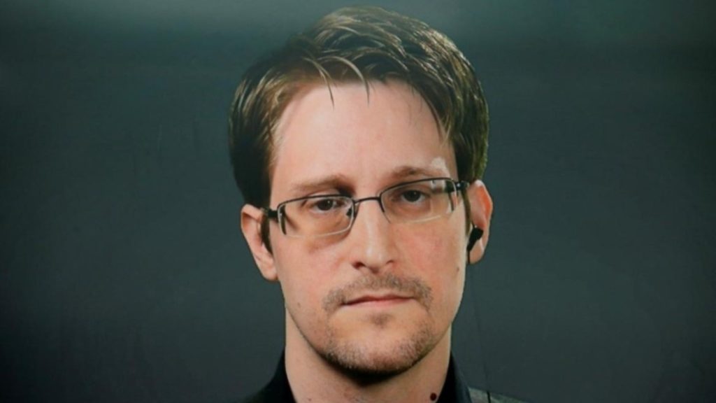 Publikoi dokumentet e NSA, Trump po mendon të falë Snowden