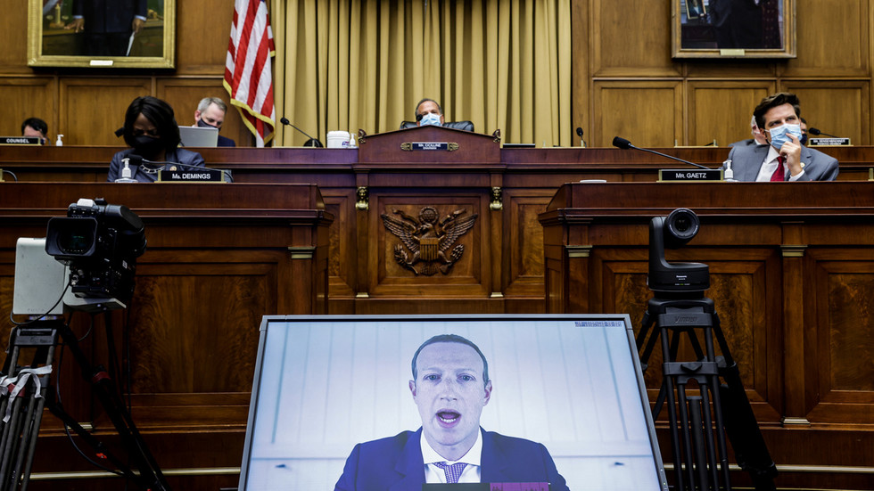Zuckerberg pranon që Facebook “shtyp” fjalët që nxisin urrejtjen para se të shihen