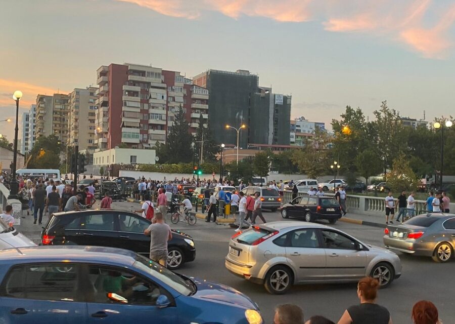 FOTO: Shpërthim i fuqishëm në Tiranë, dyshohet për eksploziv