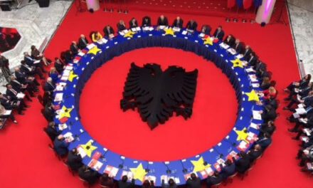 Shtyhet mbledhja e përbashkët e dy qeverive Shqipëri- Kosovë, Hoti tregon arsyen