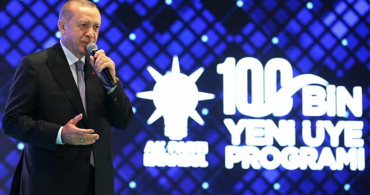 Erdogan paralajmëro Macronin: Mos u ngatërro me Turqinë