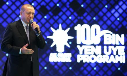 Erdogan paralajmëro Macronin: Mos u ngatërro me Turqinë