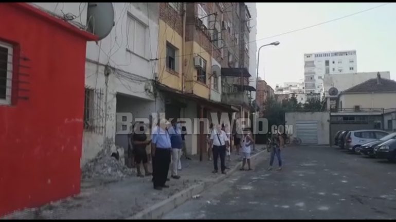 40 familje në protestë në Durrës, kërkojnë informacion për rindërtimin e pallatit të tyre
