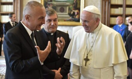Meta kujton vizitën e Papës: Të kthejmë shpresën tek të rinjtë