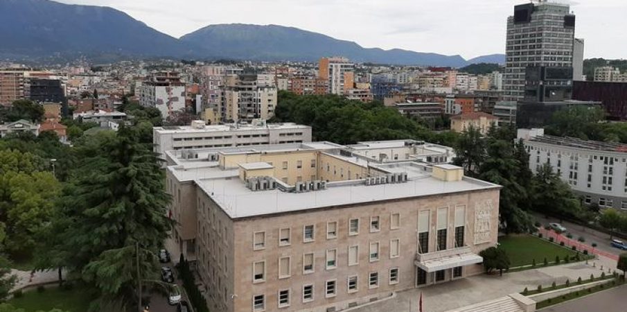 Pandemia pritet të “fshijë” 8 miliardë euro nga ekonomia shqiptare në tre vjet