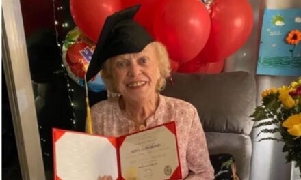Gjyshja nuk e mbaroi shkollën e mesme, supriza i vjen në 93-vjetorin e lindjes