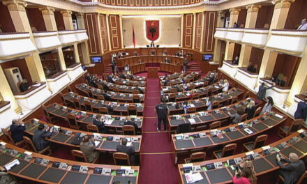 Pavarësisht kërcënimeve të Metës, Kuvendi miraton ndryshimet në Kodin Zgjedhor
