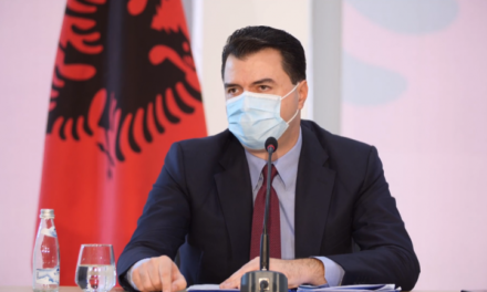 Basha shënjestron edhe Tom Doshin: Është kryemafia e ilaçeve në Shqipëri