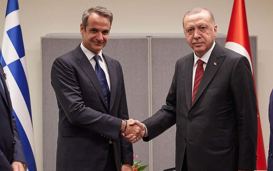 Mitsotakis telefonon Erdogan: Pavarësisht dallimeve, duhet të qëndrojnë pranë njëri-tjetrit