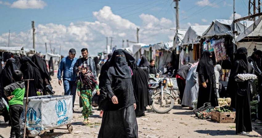 Zbrazet Al Hol, kurdët do të lirojnë 15 mijë ekstremistë të ISIS nga kampi