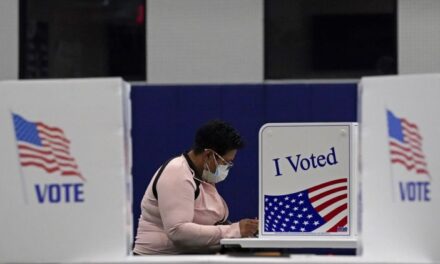 Punonjësi i postës amerikane pranon se i kishte trilluar akuzat për manipulim votash