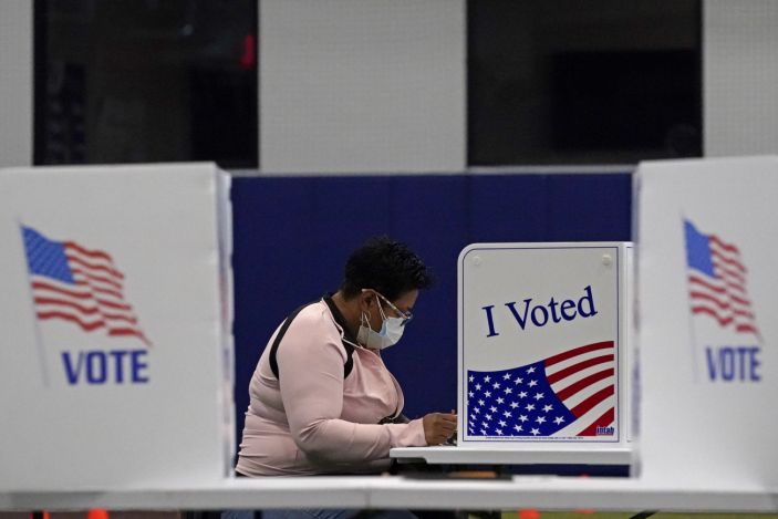 Punonjësi i postës amerikane pranon se i kishte trilluar akuzat për manipulim votash