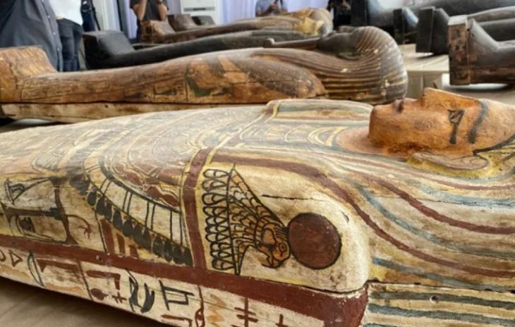 Befasia e 100 sarkofagëve antikë të zbuluar në Egjipt (pamje)
