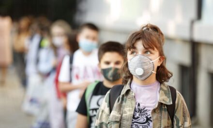 Pse organizatat ndërkombëtare bëjnë thirrje që shkollat të qëndrojnë të hapura gjatë pandemisë?