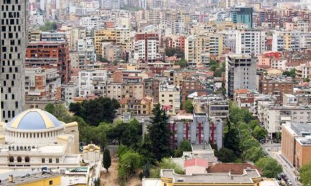 Banesa me kredi të lehta për çiftet e reja në Tiranë