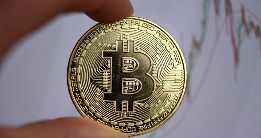 Bitcoin rritet me 160%, kap vlerën e 19 mijë dollarëve