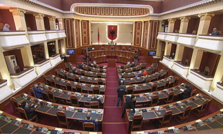 Punimet në Kuvend, shqyrtohet sot kthimi i ligjit për Policinë e Shtetit nga Presidenti