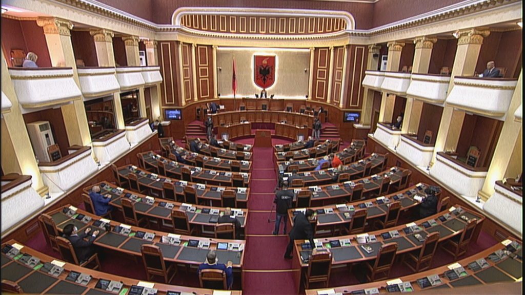 Punimet në Kuvend, shqyrtohet sot kthimi i ligjit për Policinë e Shtetit nga Presidenti