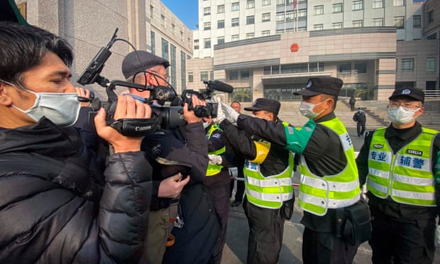 Kina dënon me burg gazetaren, raportoi për karantinën në Wuhan