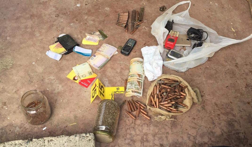 Qëlloi me armë policinë, 41-vjeçarit i gjendet drogë, 30 granata dhe mbi 13 mijë fishekë në shtëpi