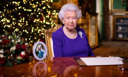 Mesazhi i Mbretëreshës Elizabeth për Krishtlindje: Nuk jeni vetëm