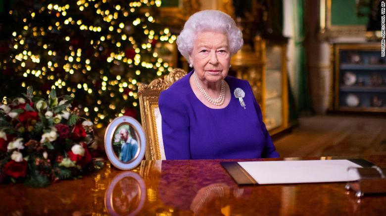Mesazhi i Mbretëreshës Elizabeth për Krishtlindje: Nuk jeni vetëm