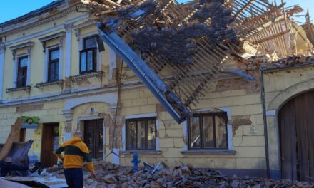 Turqia arreston 325 persona në lidhje me shembjen e ndërtesave për shkak të tërmeteve
