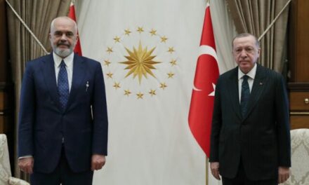 Gazeta greke: “Peshqeshet” që mori Shqipëria nga Turqia, pse “e do” Erdogani Ramën
