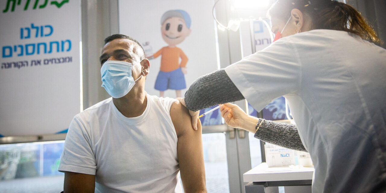 Izraeli në hapa të shpejtë me vaksinimin, fillon procesin me adoleshentët