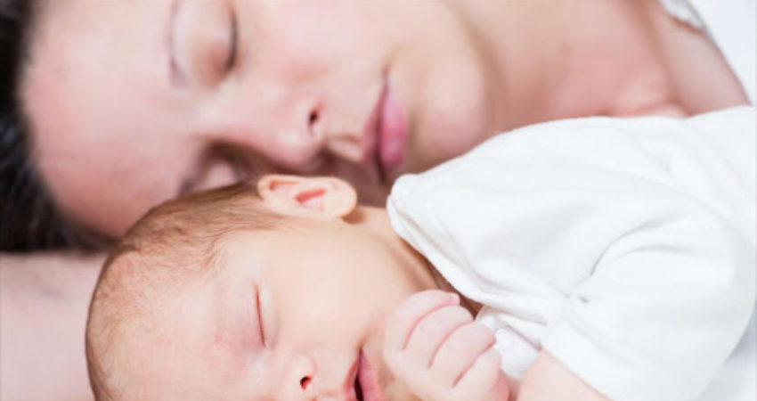 Prindërve të rinj u rikthehet gjumi 6 vjet pas fëmijës së parë