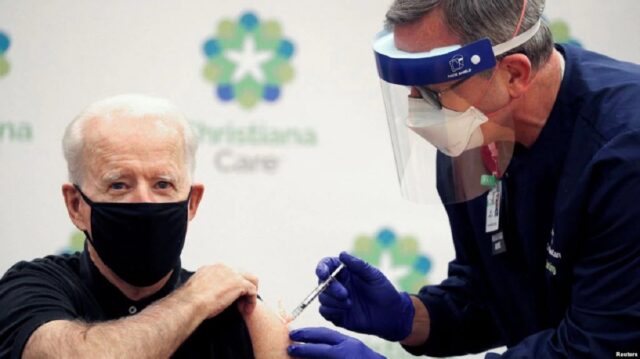 Joe Biden merr dozën e dytë të vaksinës Pfizer