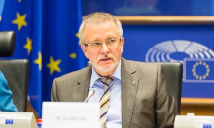 Koordinatori për Zgjerimin: Qeveria shqiptare të mos përgojojë BE-në, por të plotësojë kushtet