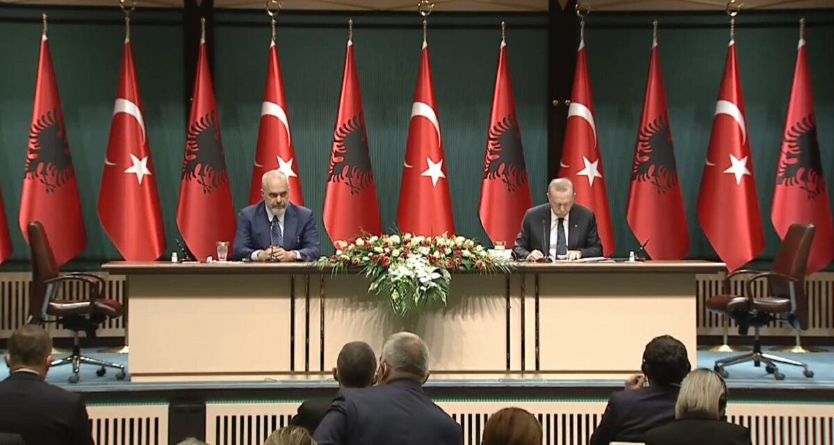 Erdogan: Organizata FETO, kërcënim për të dyja vendet, do shtojmë investimet në Shqipëri