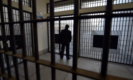 Detaje nga vetëvrasja në burgun e Peqinit: Çfarë iu kishte thënë i dënuari shokëve të qelisë