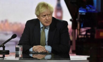 Johnson paralajmëron shtrëngim të masave anti-Covid në Britani