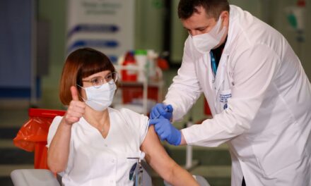 Izolimi i tretë në Britani, krahas vaksinimit, masa për të vendosur nën kontroll llojin e ri të virusit