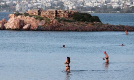 Fenomenet e çuditshme të motit: Grekët shijojnë plazhin, Spanja në acar
