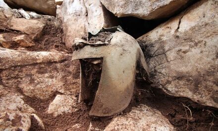 Helmeta ilire e zbuluar në Kroaci ngjall debate, arkeologët thonë se i përket luftëtarit grek