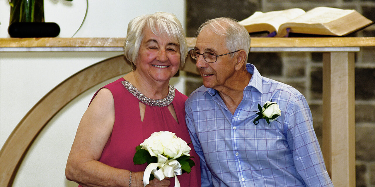 Të dashuruar në shkollë të mesme, ribashkohen dhe martohen pas 70 vitesh