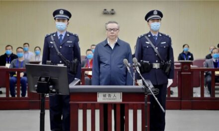 Kina ekzekuton ish-zyrtarin e fuqishëm, akuzohej se kishte përvetësuar qindra milionë dollarë
