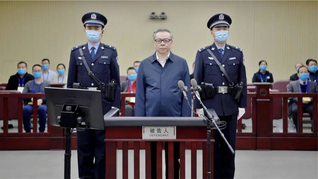 Kina ekzekuton ish-zyrtarin e fuqishëm, akuzohej se kishte përvetësuar qindra milionë dollarë