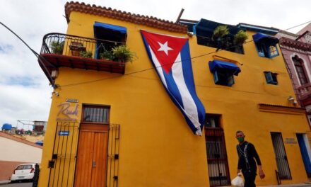 Trump rikthen Kubën në listën e vendeve që mbështesin terrorizmin