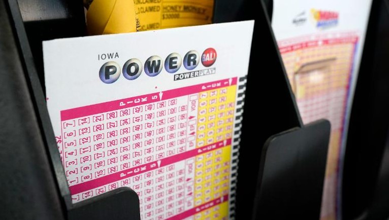731 milionë $ në 29 vite ose 546 milionë $ menjëherë, zgjedhja e vështirë e fituesit të lotarisë