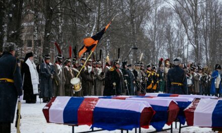 Franca dhe Rusia varrosin të vrarët në luftë 200 vjet pas mundjes së Napoleonit
