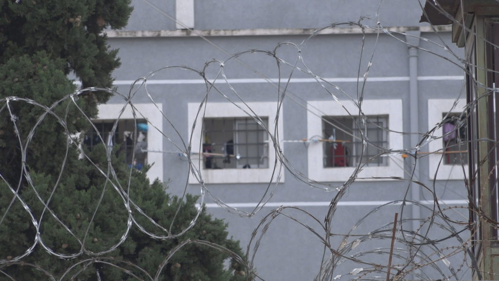 Fshehu drogën në trup, arrestohet polici i burgut në Fushë-Krujë