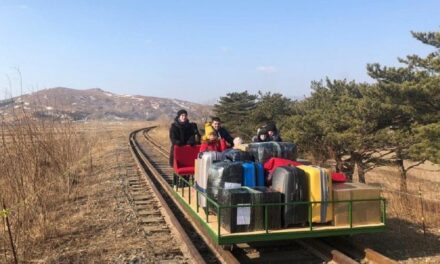 Largimi nga Koreja e Veriut, diplomatët rusë kthehen në atdhe me karrocë
